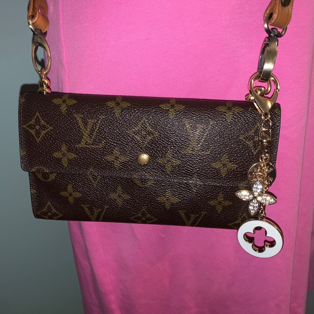 Louis Vuitton Vintage Wallet on Chain Crossbody - Picture 13 of 13